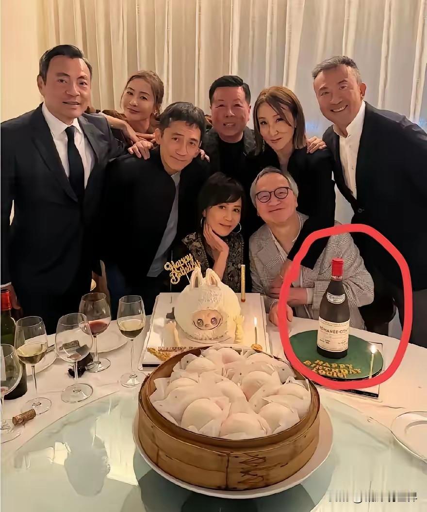 有钱人的世界，是我们普通人一辈子也无法想象得到的！刘嘉玲六十大寿的寿宴上，据说一