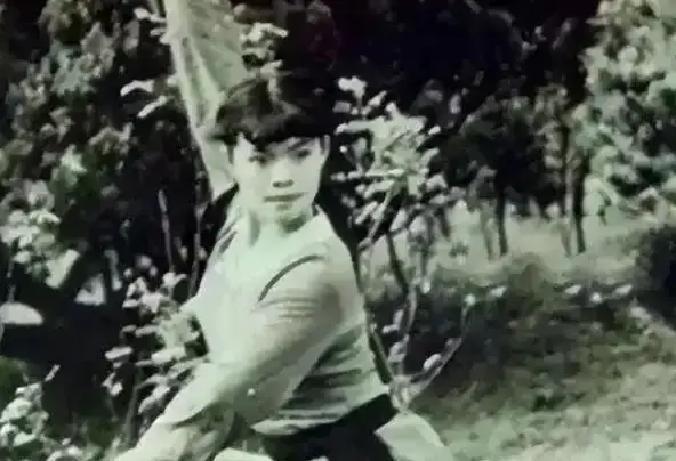 1968年，80岁的武僧宋九庵遇见了18岁的流浪姑娘宋莲萍，当时宋莲萍已经饿晕，
