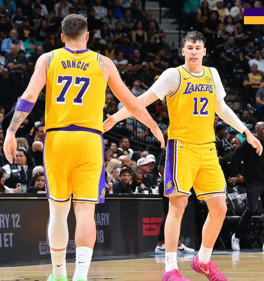 湖人本赛季输了12场，都是输两位数以上，创NBA历史赛季开局阶段最长的两位数分差