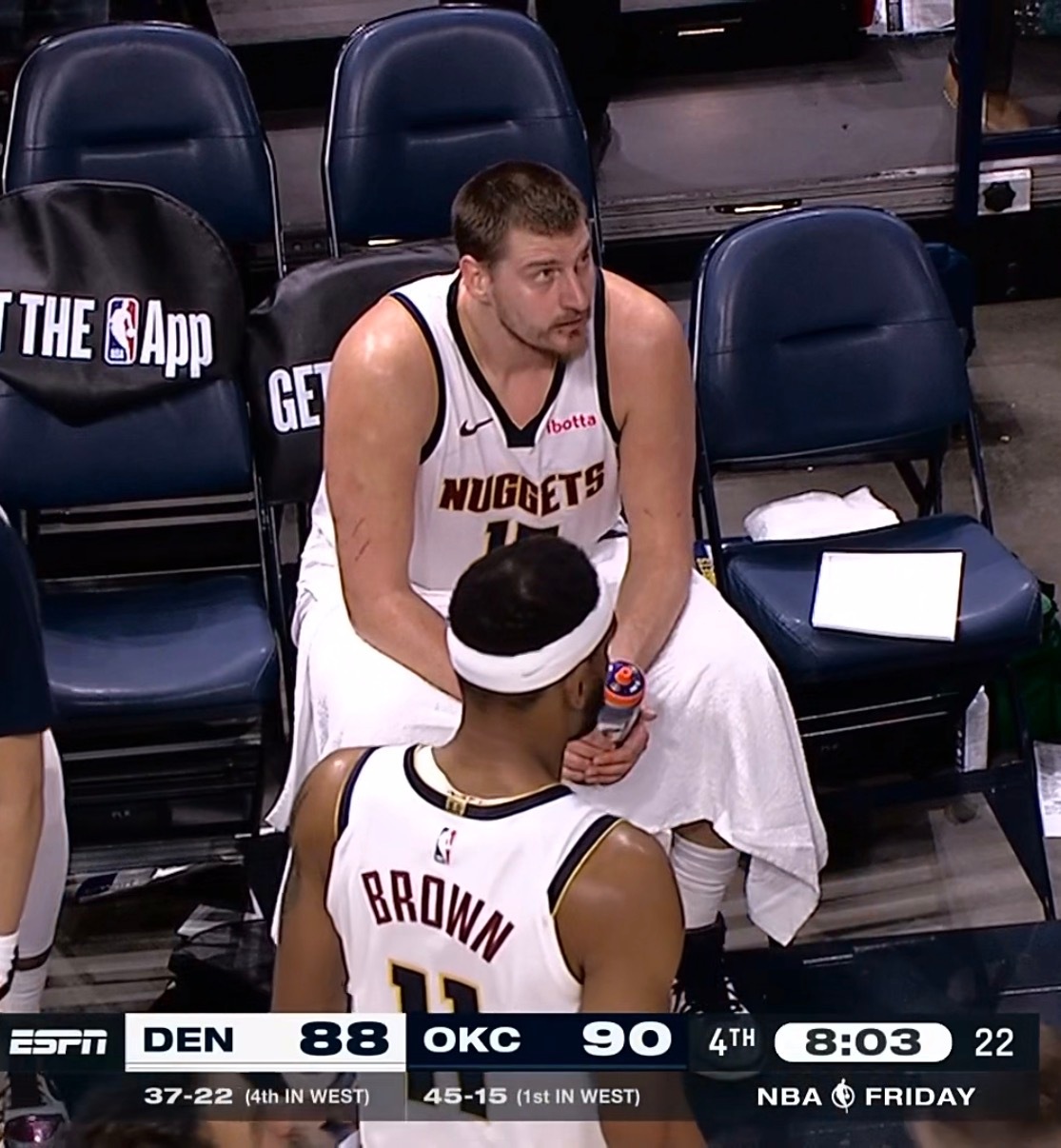 感觉约老师想把雷霆这几个人豆沙了。掘金vs雷霆