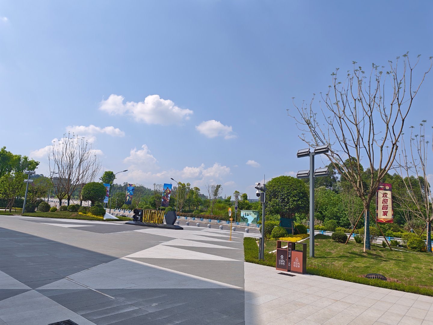 炉石传说 一个小时终于到了明天黄金棋坛的场馆狼队电竞中心，真的好远！ 重庆·狼队