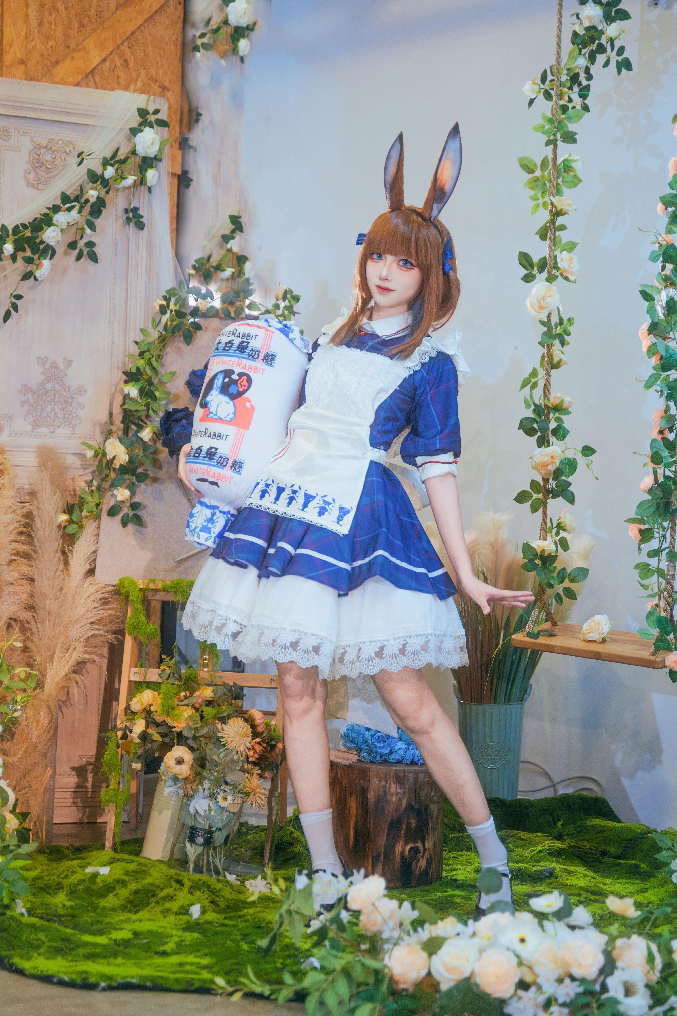 欢迎来到兔兔的糖果王国。     服装：   棚子