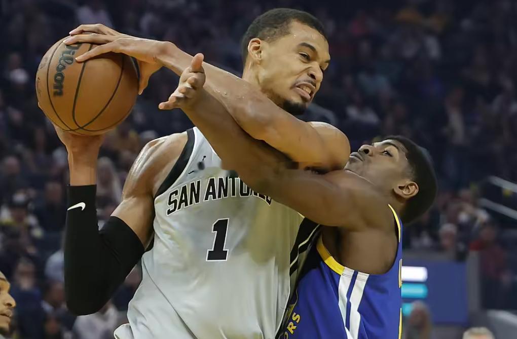 今日NBA常规赛收官战马刺118-128不敌掘金，掘金最终名列西部第三，马刺则早