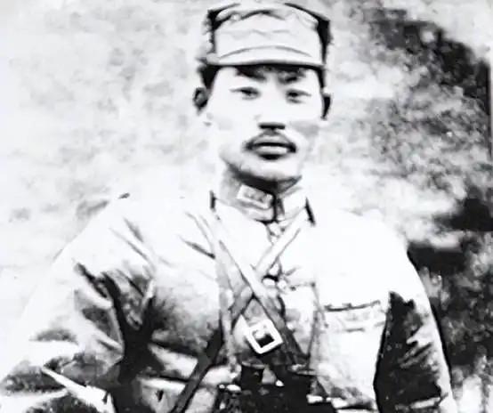 1933年，日军逼近保定，38岁旅长赵登禹下令打开军械库取出82挺重机枪，有人拦