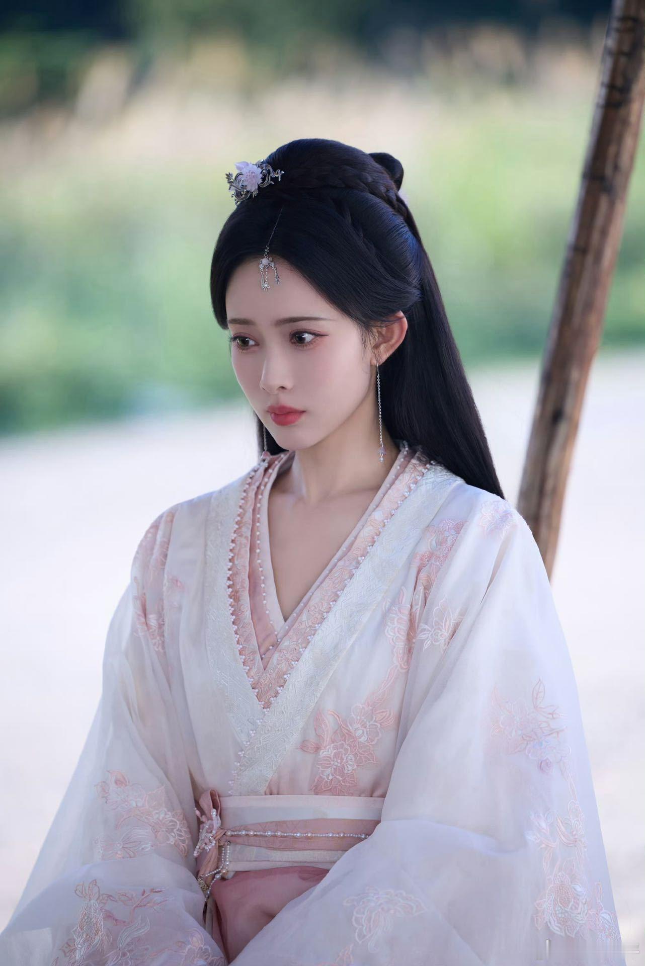 孟子义百花杀花絮孟子义对于角色的努力和塑造都是我们看在眼里的，尤其是还得学这么多