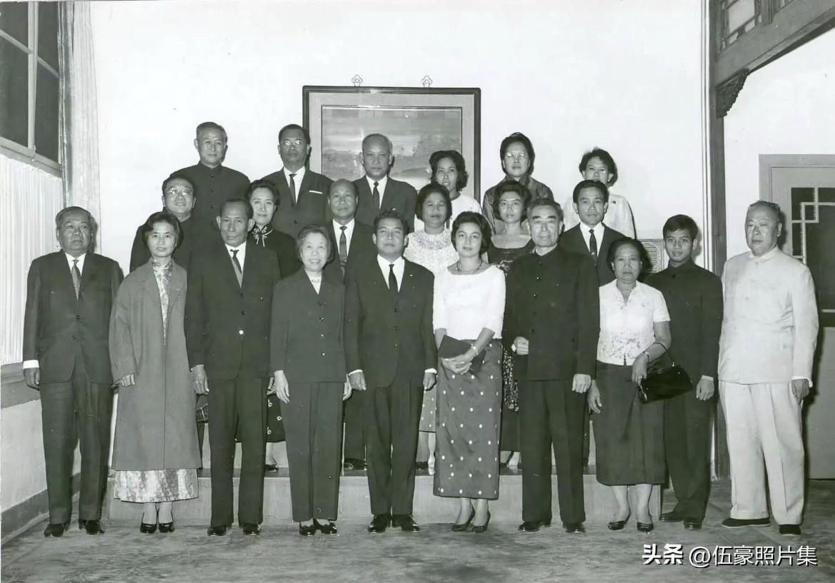 上世纪六十年代，周恩来总理、邓颖超同志、陈毅外长张茜夫妇接见柬埔寨国王西哈努克夫