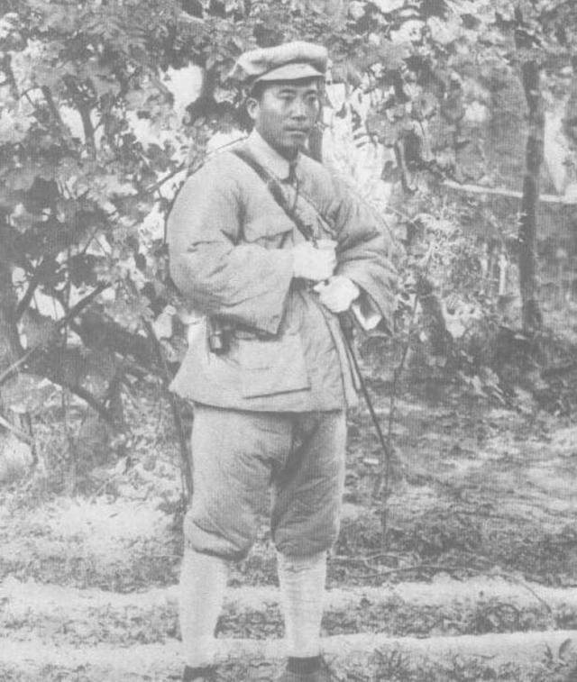 没想到敢把蒋介石扣在西安的虎将杨虎城，1927年还在冯玉祥手底下当受气包？那年他