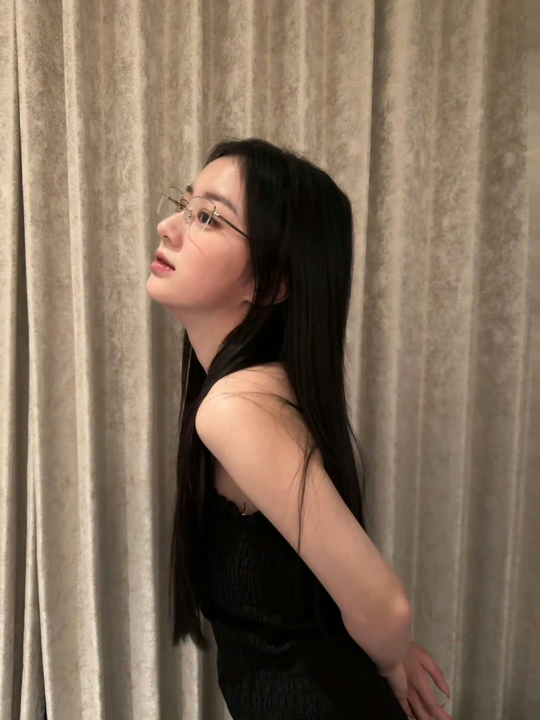 包上恩 越素越美包包真的长了一张很牛的脸和头骨[抱一抱]很韩系，超级好看[送花花
