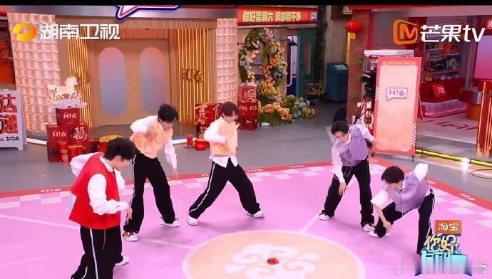 刘宇 放大招你好星期六刘宇舞台真的太绝了，每一个动作都干净利落，表情管理全程在线