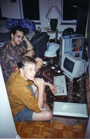 1995 年，埃隆·马斯克向 Netscape 申请了一份工作，并寄出了简历，但