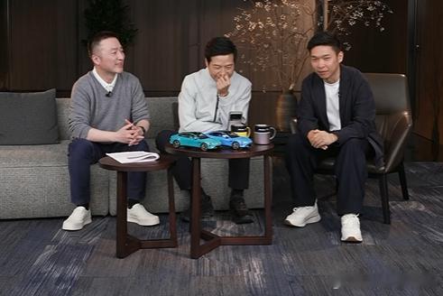 雷军：要不出个新颜色，传奇耐黑？ 