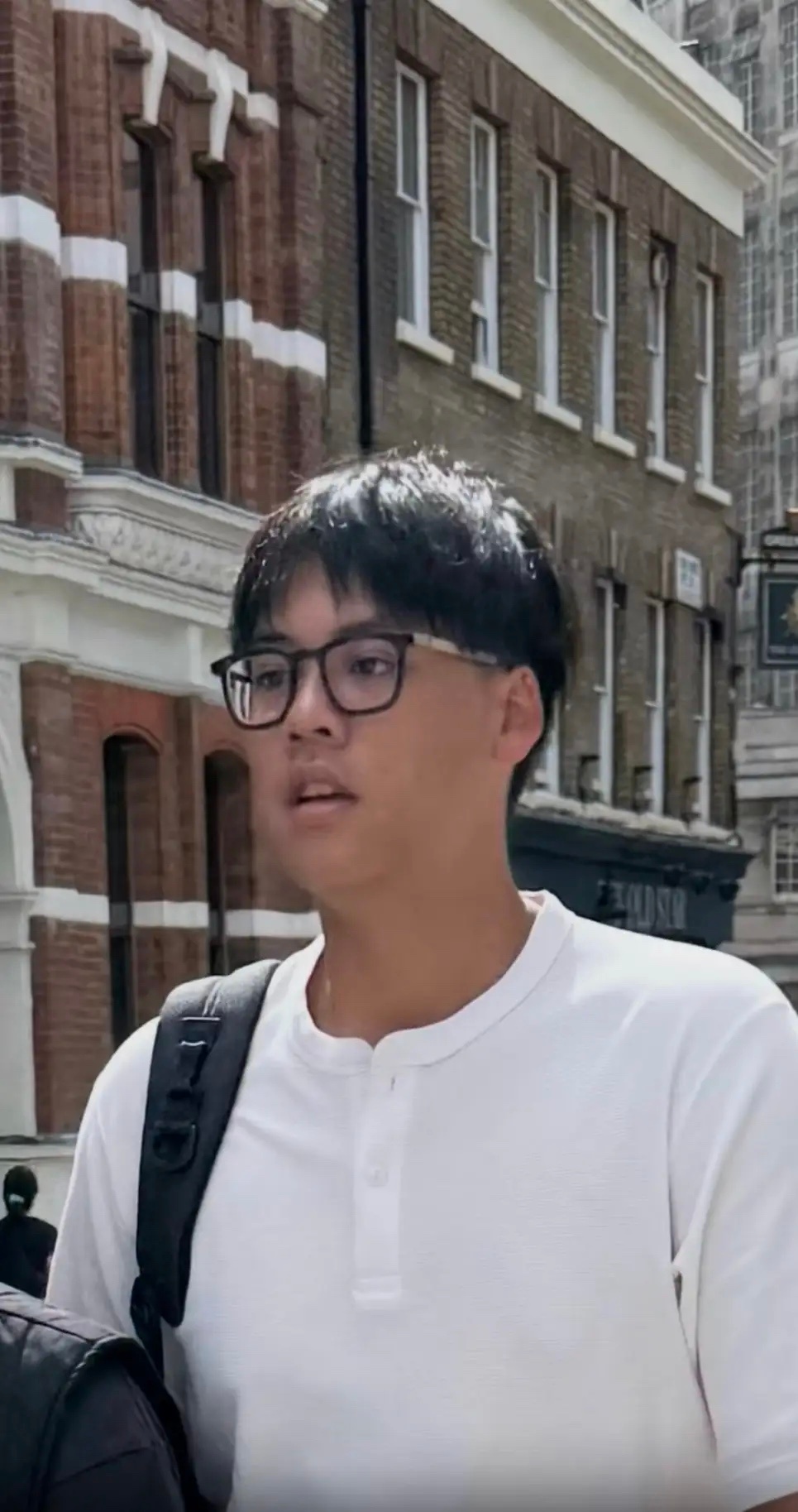 李嘉欣15岁儿子近照曝光，身高190cm胖了不少，样子憨厚不像父母！ ​​​