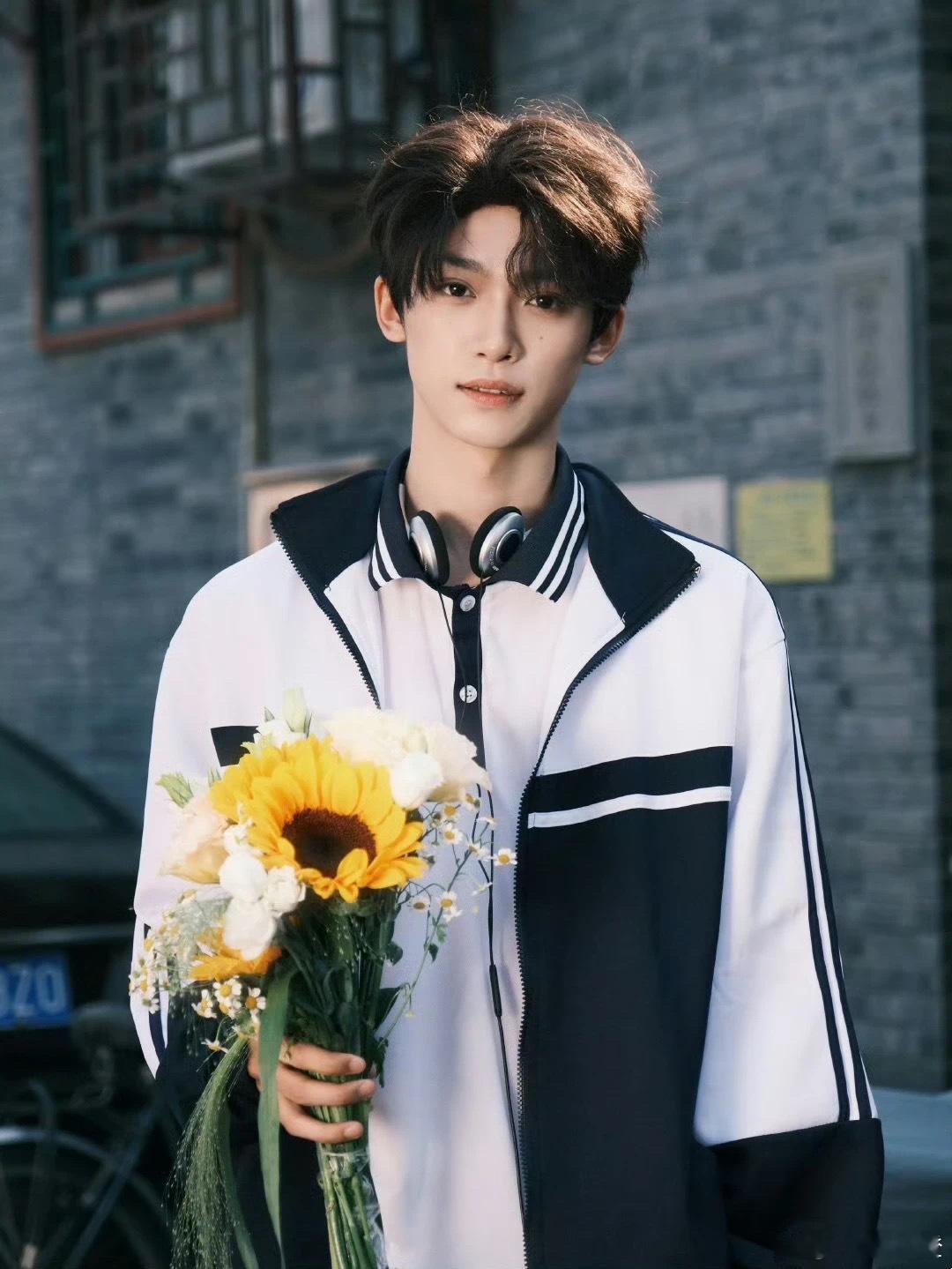 田曦薇《天才少女》顺利拿下一番，男主胡一天，他已经很久没进组，上完热搜后空降个饼