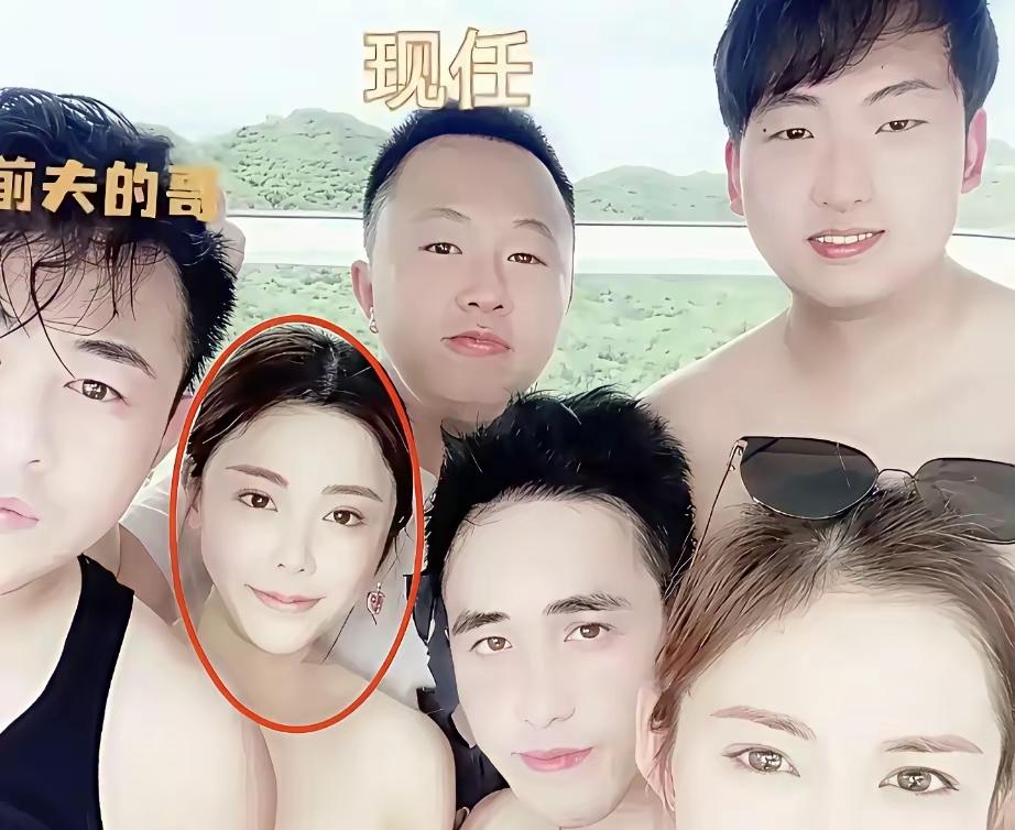 蔡天凤和前夫是少年夫妻，十几岁在一起，18岁生娃。

可翻公开照片很有意思：两人