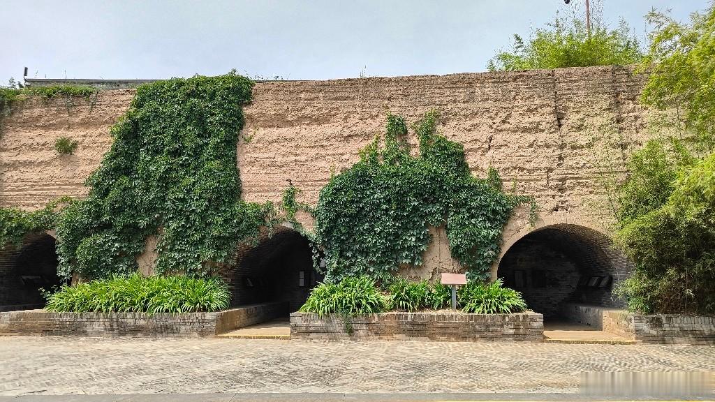 広仁王庙原名五龍廟，831年营建本殿，中国仅存三座唐构之一。 