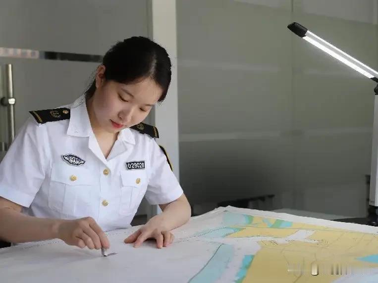 偷鸡不成蚀把米！日菲擅自海域划界，反倒送来一份战略大礼
 
　　日菲企图借擅自海