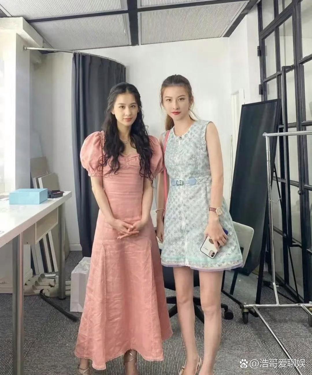 原来黄圣依现实中长这样啊。 