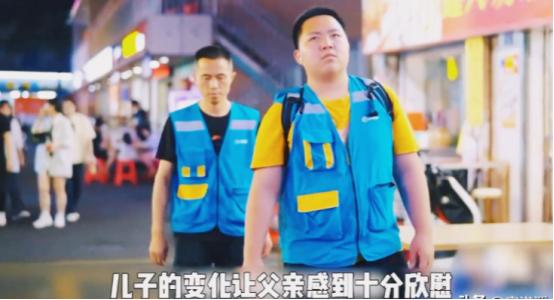 深圳一父亲带16岁自闭症儿子送外卖，因找不到地址怕超时配送干着急时，谁知儿子突然