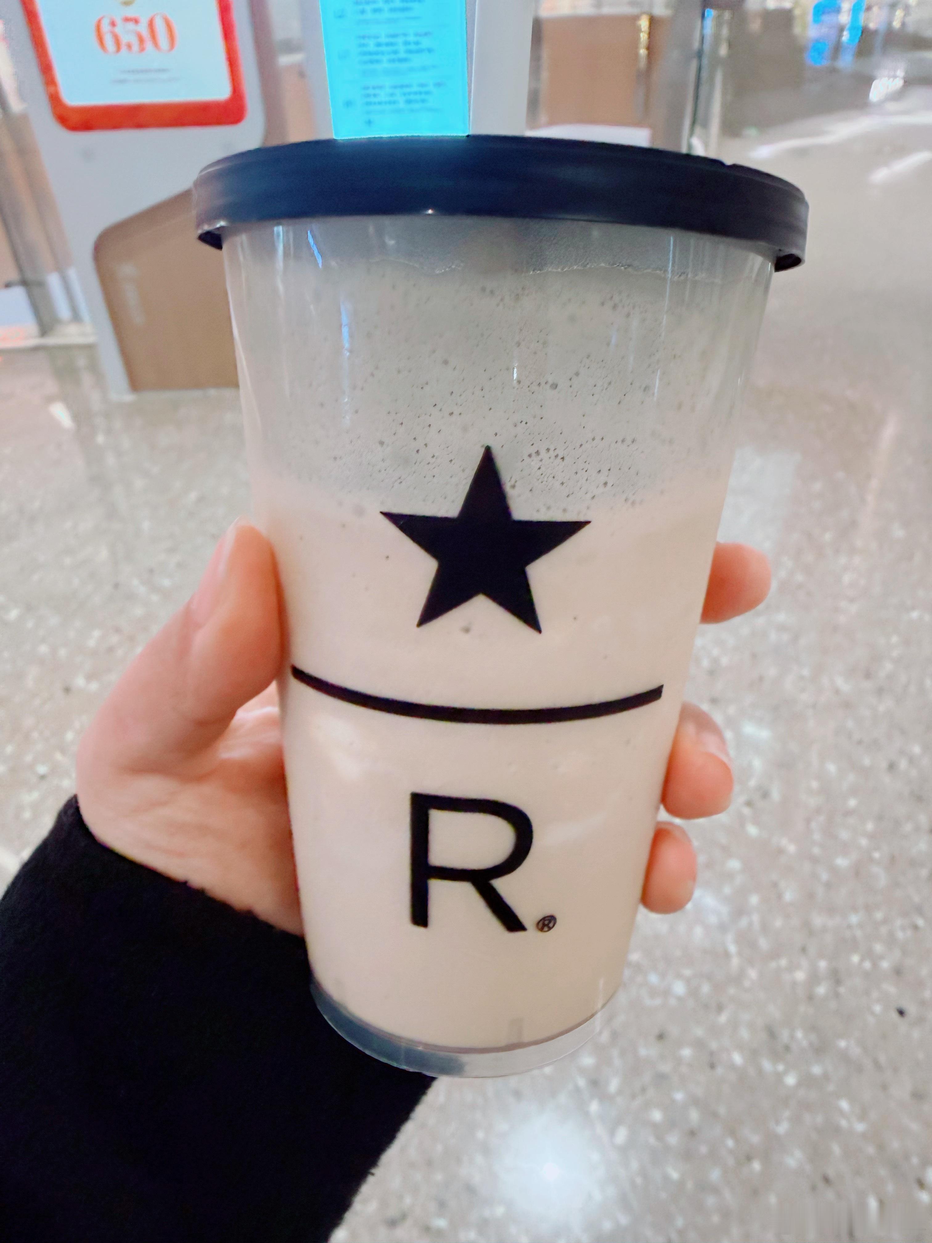 今天撸了个猫喝了杯咖啡看个电影～ 