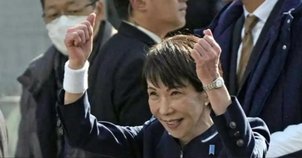 日本举国破防！60 多岁德仁天皇放下身段亲自接待，换来的却是菲律宾总统戴着墨镜走