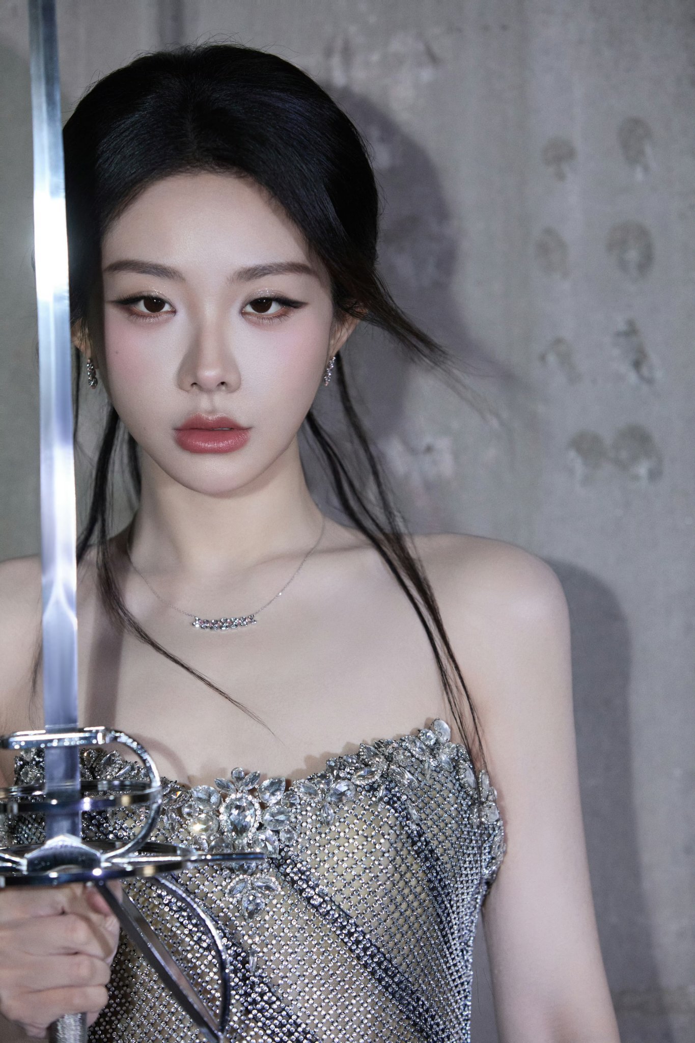 想要狠狠的击败喻言这个女战士