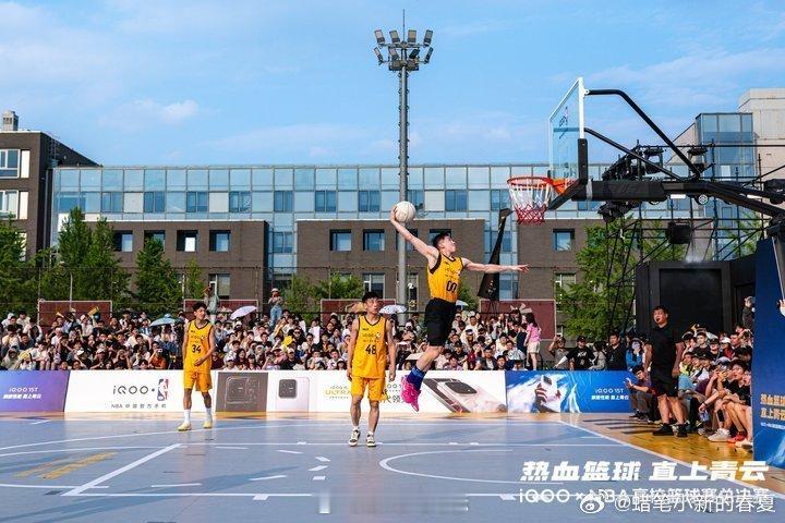 iqooNBAiqoo 观赛不止于坐席！iQOOxNBA高校篮球赛 现场玩法升级