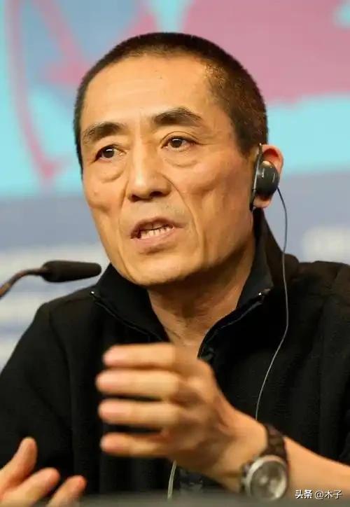 中国影史最大的误解，就是骂了张艺谋40年“不会讲故事”。全网吵了几十年，一边说他