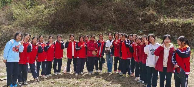 - 中小学取消重点班政策深化，促进师资均衡，保护学生自尊心，减轻内卷压力，营造良