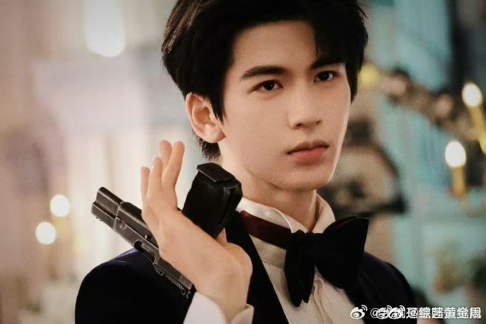 张凌赫这一秒过火被删的情绪戏演技在线却惨遭删减，张凌赫这段情绪戏看点满满，希望更