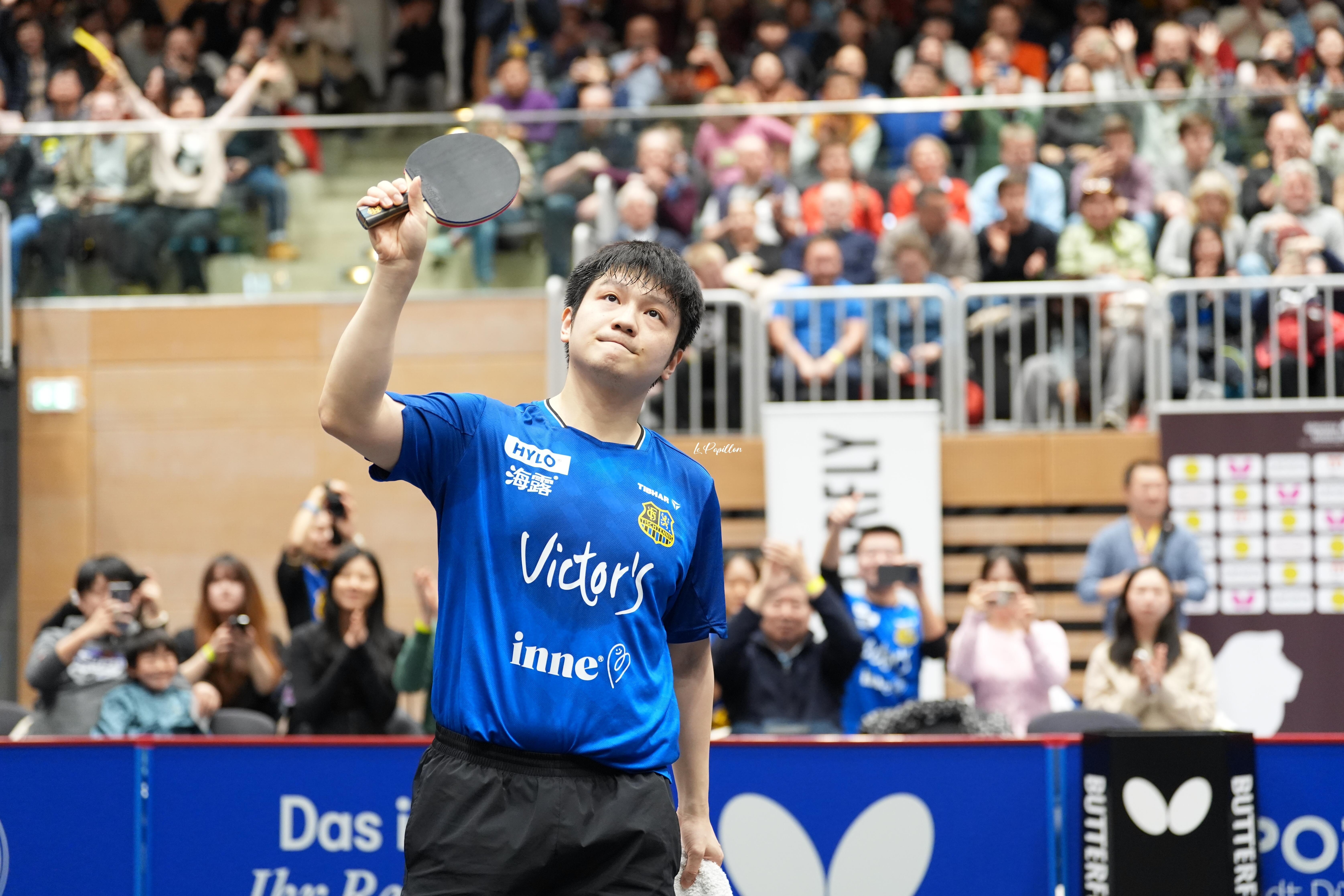 courtside观小东胜利示意