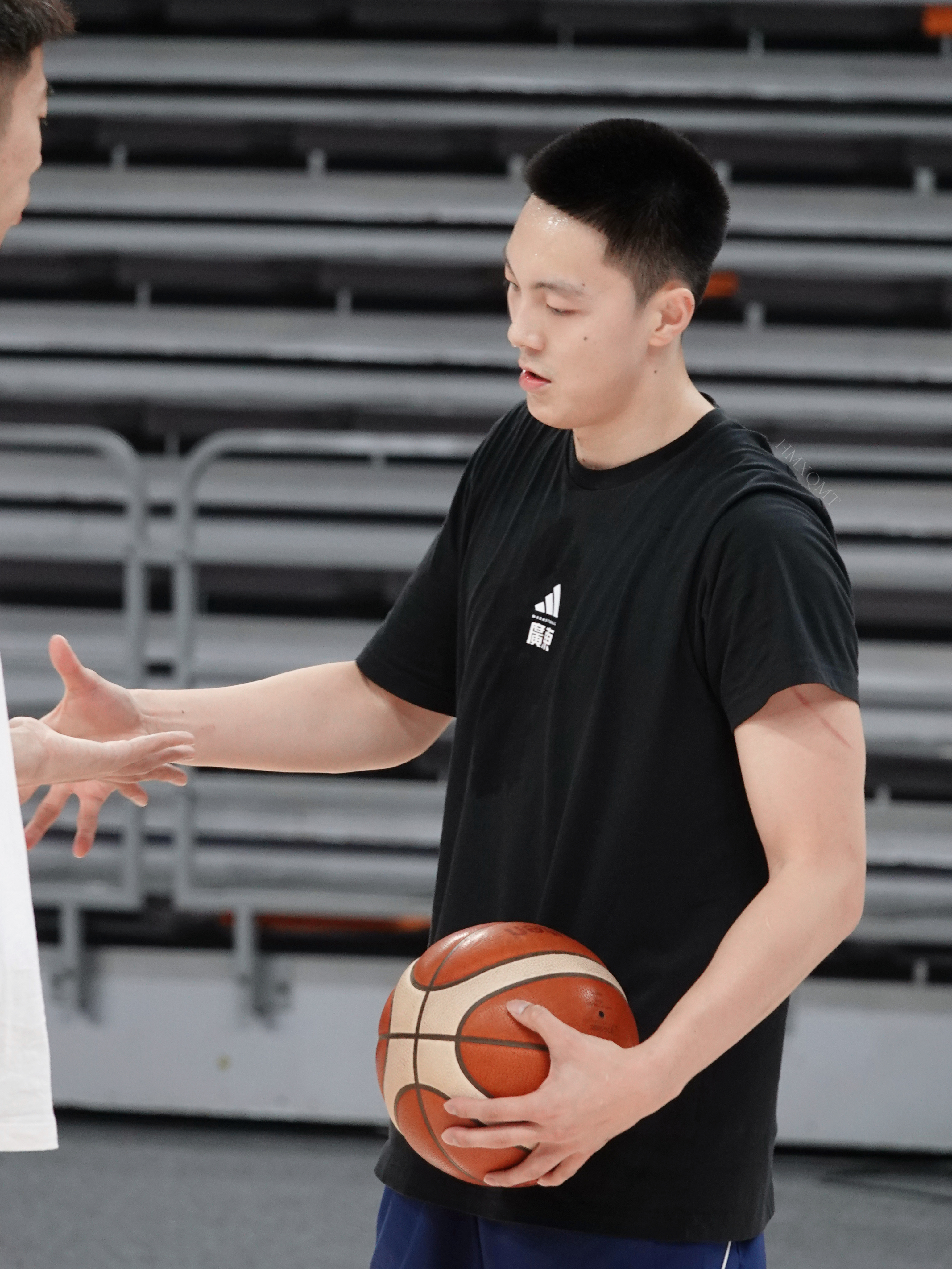 今日不是双倍 也不是三倍 但‼️请大家继续投上宝贵的每一票好吗👉【南区后场-胡