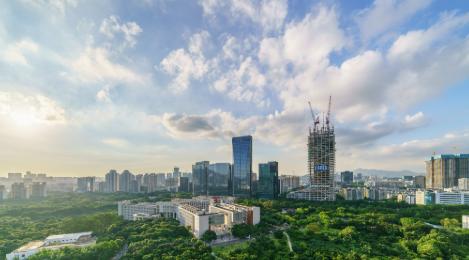 分数卡在一本线上下，想读公办一本又怕踩坑；听说农业大学就是去种地，毕业没前途；河