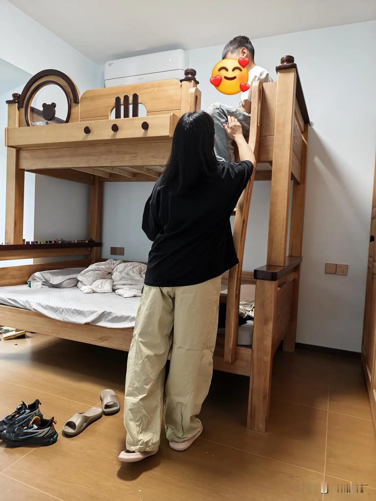 50多岁的表姐像我的女儿，哈哈哈，是我太老，还是表姐太年轻？

表姐大前天夜里到