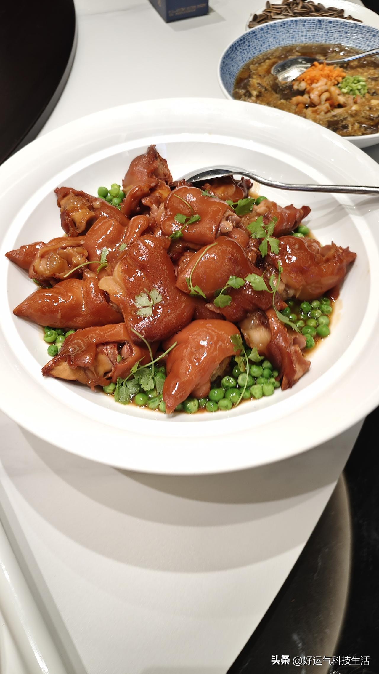青岛退休大姐踩大坑，晚上喝茶直接通宵失眠
 
昨天在酒店给孙女庆生日，我得开车全