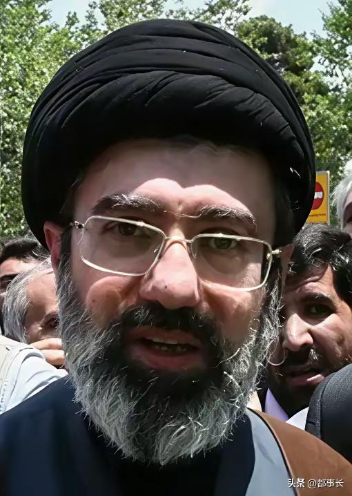 ​穆赫塔巴、哈梅内依的二儿子今年56岁，长相与父亲极为相似。这时候在对美以联合打