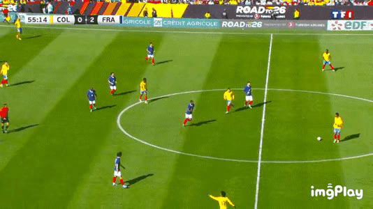 试问足坛谁能防住法国队的反击？快如闪电、突袭无解，对手防线瞬间崩塌！这状态一路挺