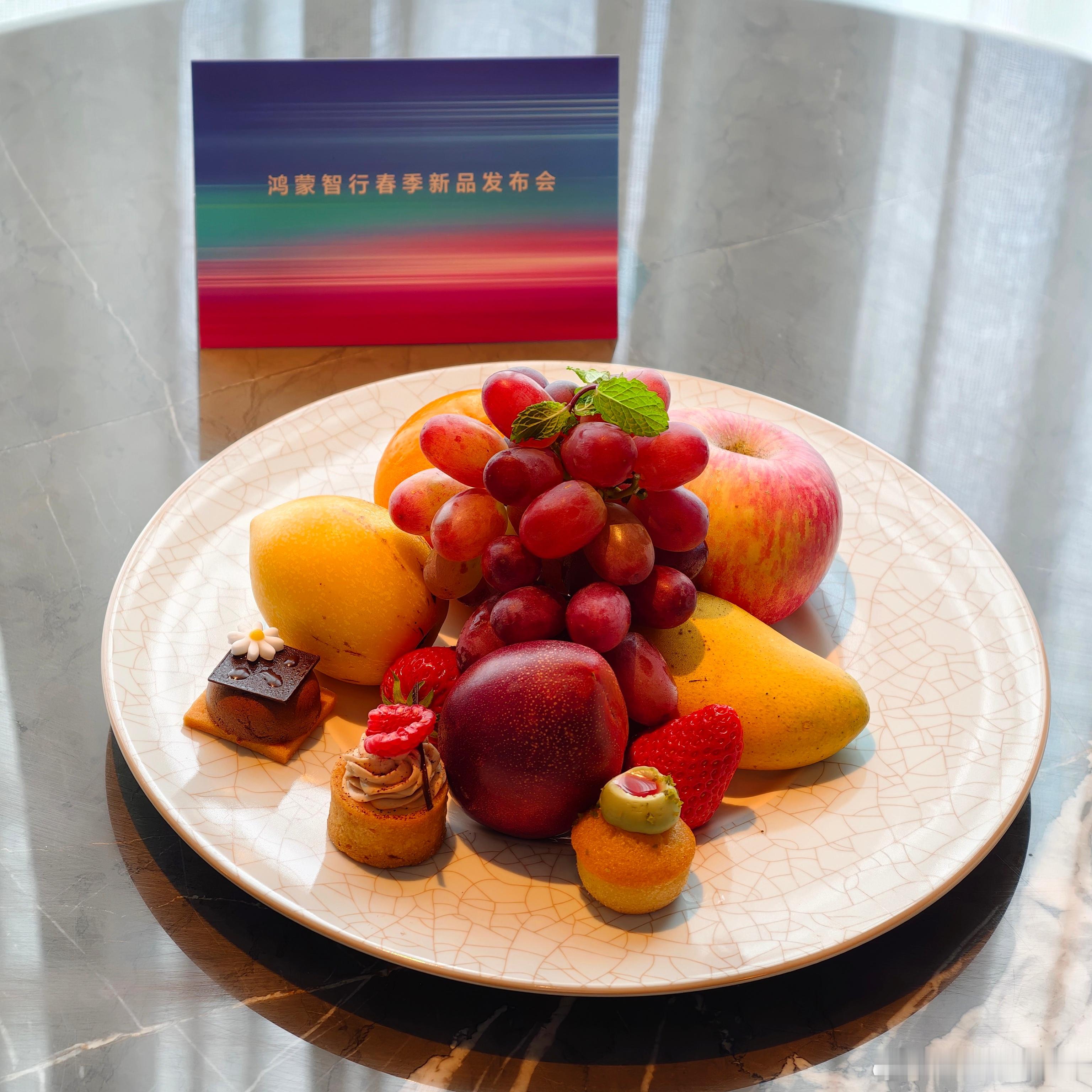 又来深圳了，同一个酒店不同的楼层鸿蒙智行春季新品发布会晚上见啦今晚新品非常多，肖