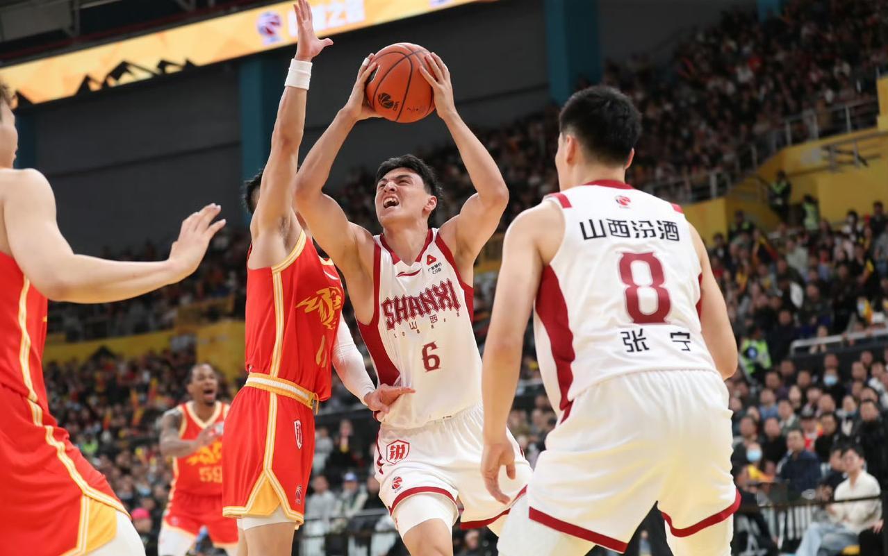 浙江方兴渡，CBA冠军球队，实力果然非同一般，揭幕战轻取山西男篮，88-74赢得