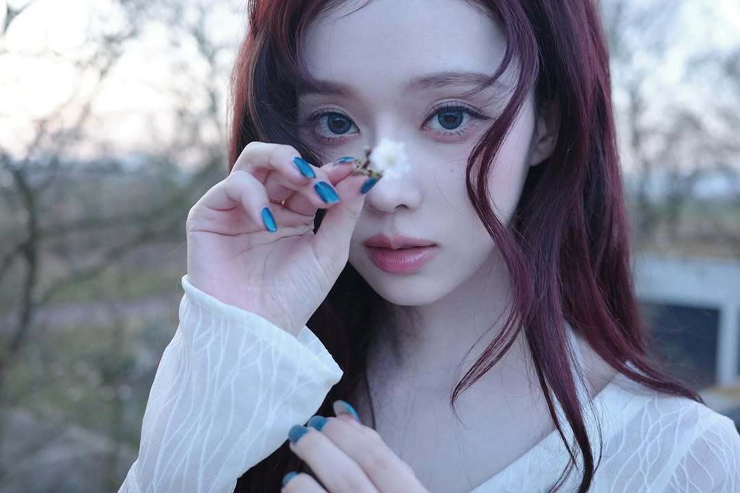 这气质真的适合演童话 那种鬼气森森脸蛋又极致可爱的小女孩儿🍎 ​​​