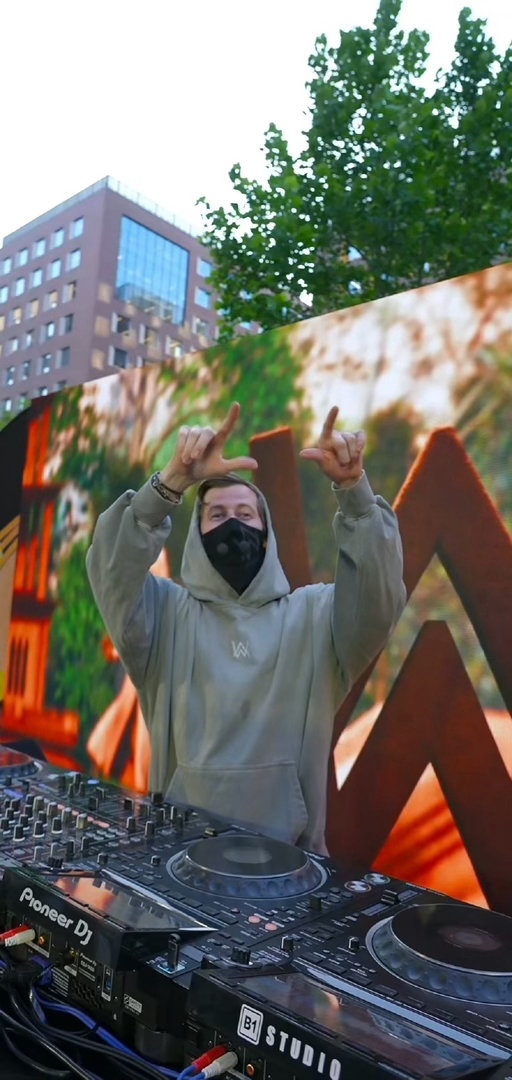 AlanWalker打碟现场也太燃了Alan Walker北京线下现场惊喜不断，