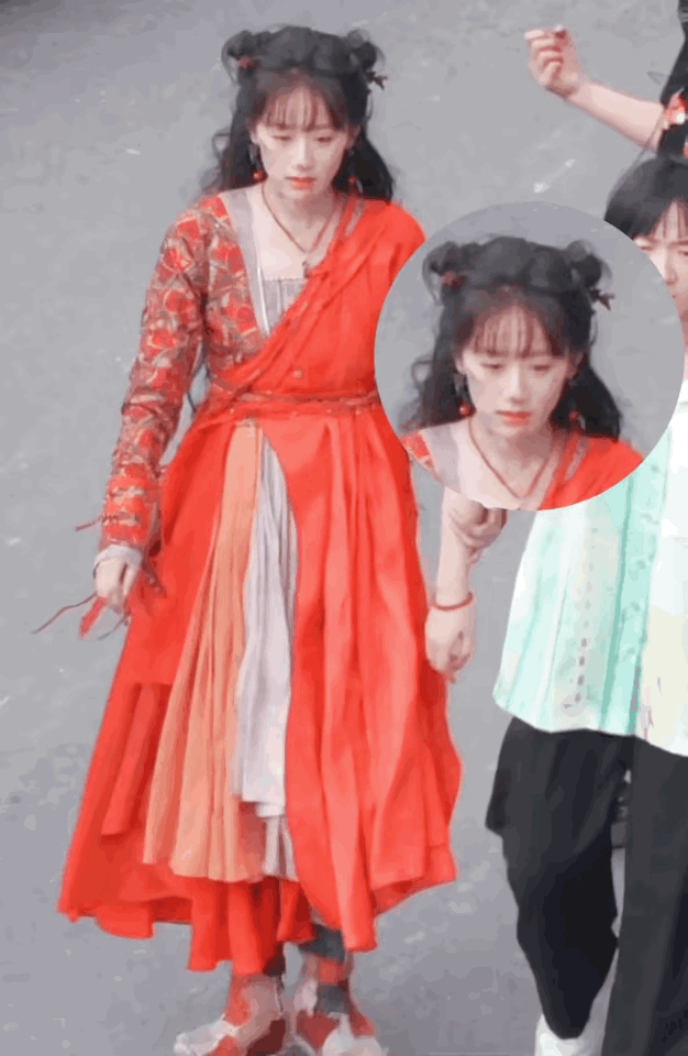请允许我忆一下这个俏皮可爱的红衣 ​​​
