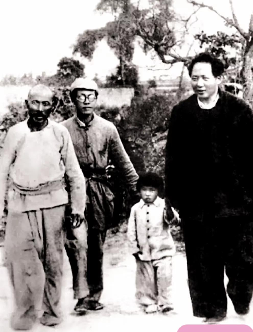珍贵的历史照片
这是一张珍贵的历史照片，这是什么场景，相信很多人都没有见过，瞬间