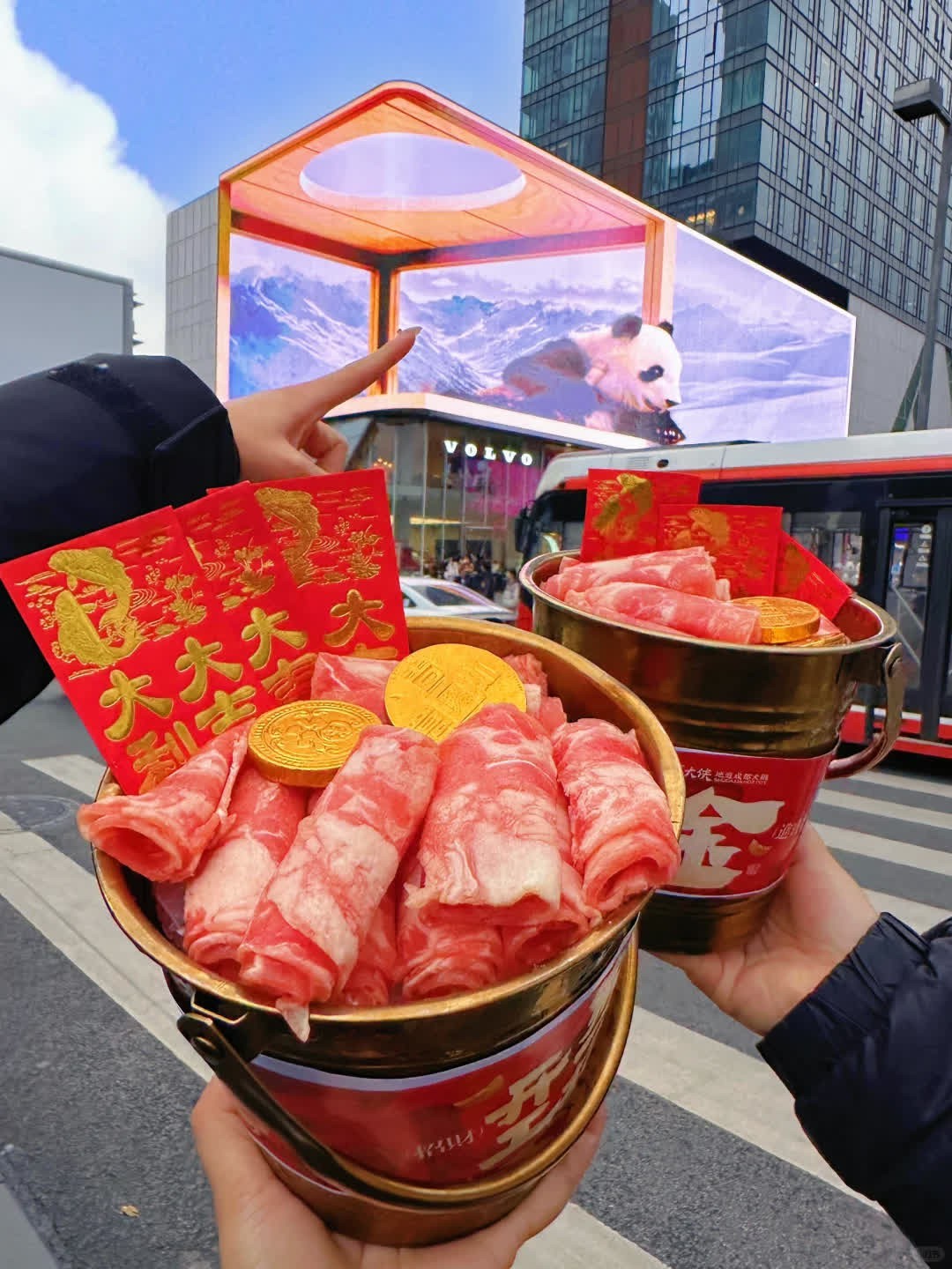 成都！！快去吃新年第一桶暴富肥牛桶‼️  还得是蜀大侠啊！每次都新品都是一整个惊