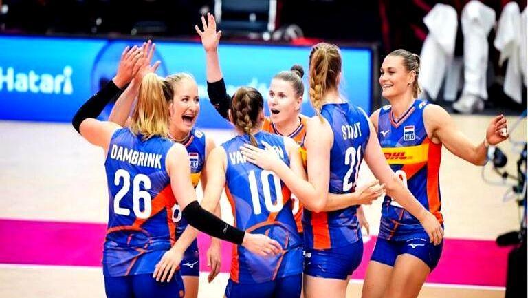 荷兰女排新名单，萨维尔科尔也回来了！
 

德国教练科斯洛夫斯基公布了30人长名