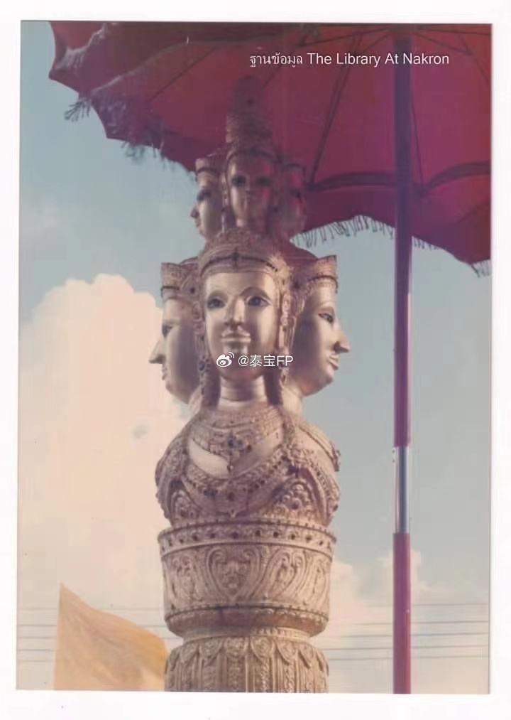 “打坤浑”必不可少，从2530年建造那空城市之柱时就一起恭迎“打坤浑” 