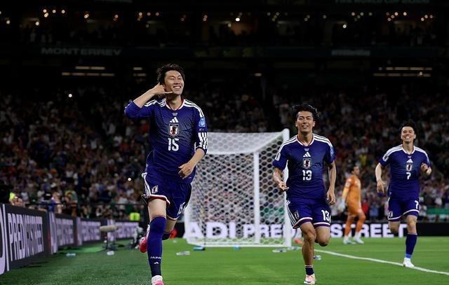日本队本届世界杯连平荷兰瑞典、大胜突尼斯稳拿小组第二，靠二十年长期规划碾压亚洲足