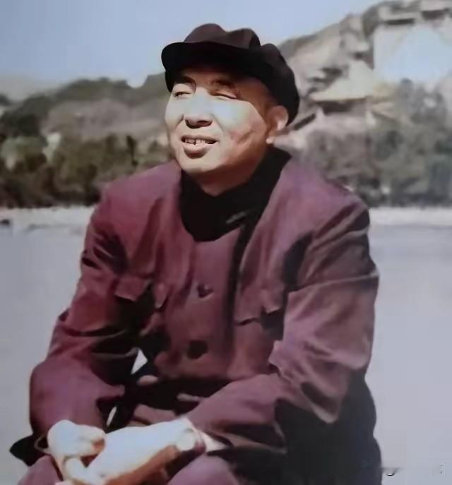 1936年，他放走61名共产党，14年后开国元勋联名寻找代号“OX”，找到他时，