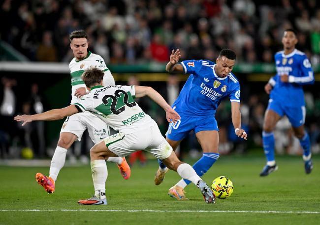 皇马爆5倍冷平 足彩派奖头奖26注80.5万元
北京时间11月24日，足彩第25