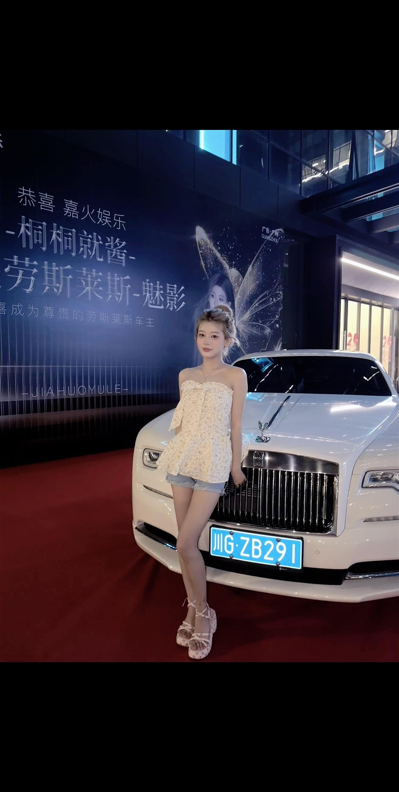 你还讨厌上物质女人了  你有物质吗  物质的女人能看上你吗