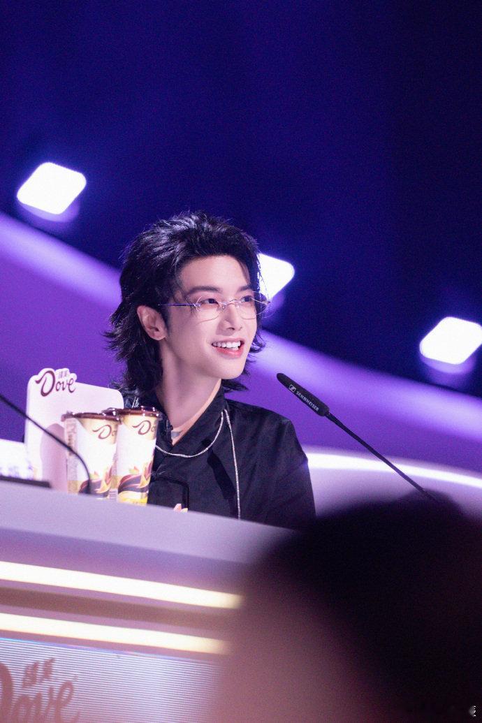 差点让那英华晨宇微醺一个赛季 魔丸魔童组合评审名场面！为李佳蓓投票被赛制绕晕，那